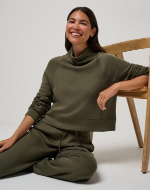 Skyloft Soft Funnel Neck